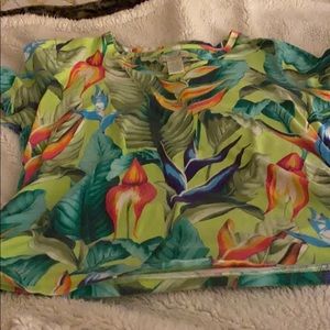 Hawaii’s print soft tee